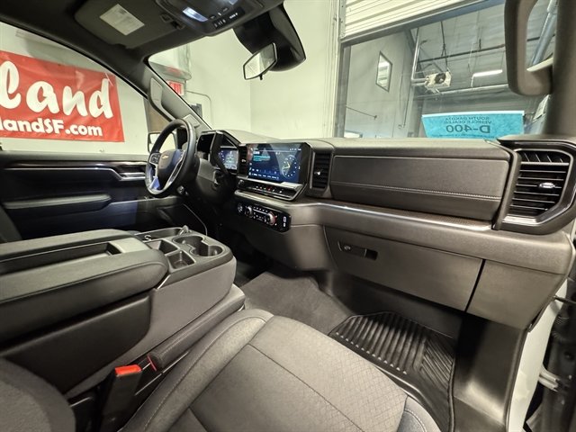 Used 2024 Chevrolet Silverado 1500 LT AWD/4WD image 12