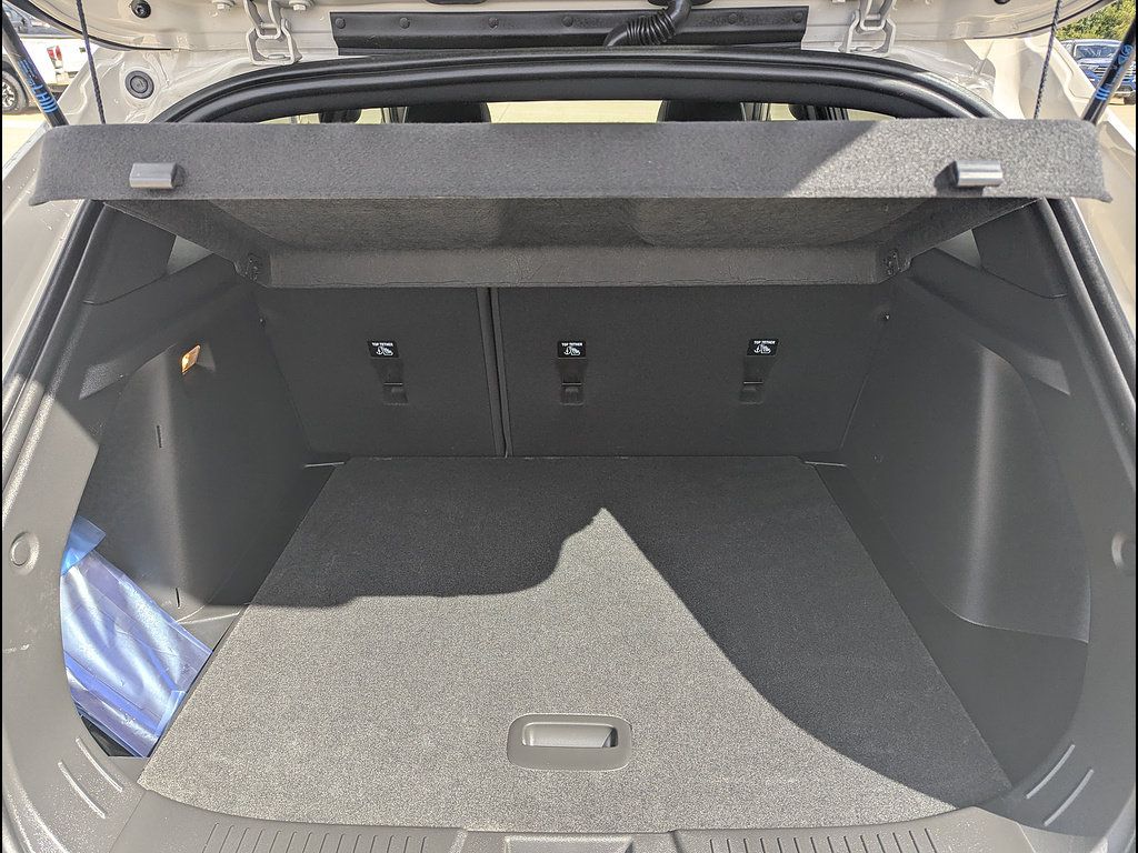 Used 2026 Chevrolet Trax RS w/ Sunroof Package FWD image 21