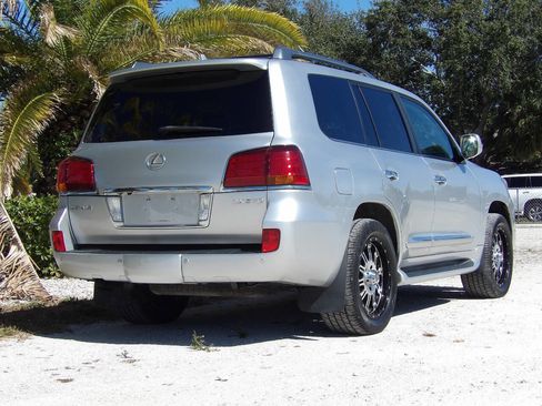 Used 2011 Lexus LX 570 Base AWD 4dr SUV image 7