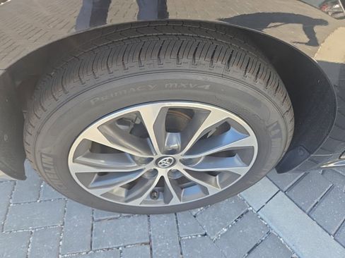 Used 2018 Toyota Avalon XLE image 26