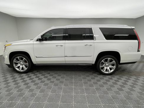 Used 2018 Cadillac Escalade ESV Premium Luxury AWD/4WD image 13