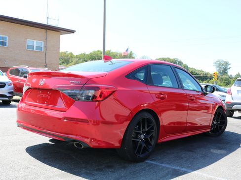 Used 2022 Honda Civic Sport image 2