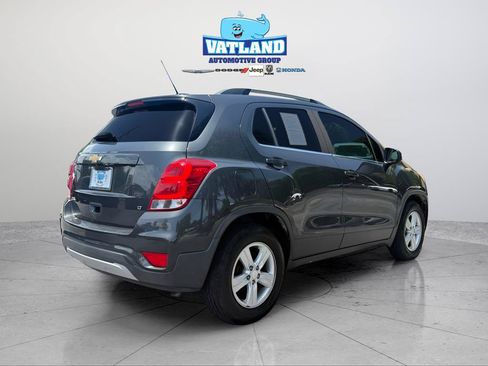Used 2019 Chevrolet Trax LT w/ LPO, Cargo Package FWD image 5