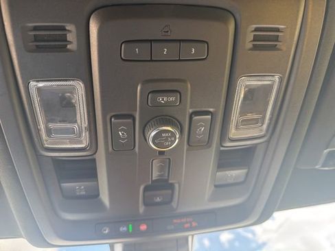 Used 2022 GMC Yukon XL Denali w/ Denali Premium Package AWD/4WD image 22