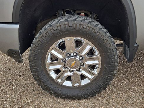 Used 2024 Chevrolet Silverado 2500 High Country w/ High Country Premium Package image 11