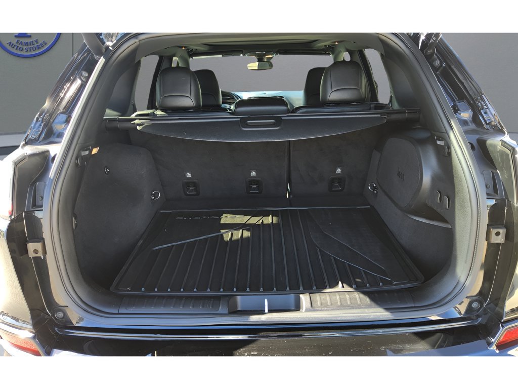 Used 2021 Jeep Cherokee High Altitude AWD/4WD image 31