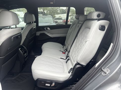 Used 2026 BMW X7 xDrive40i AWD/4WD image 31