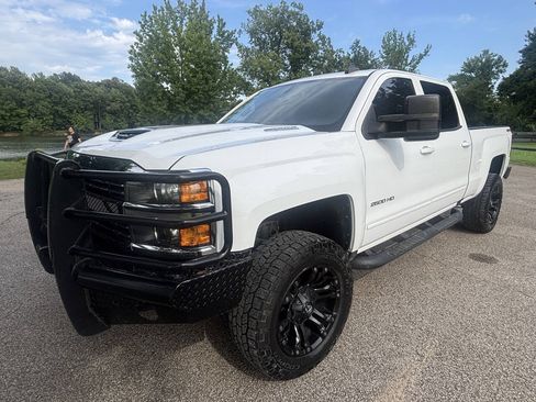 Used 2017 Chevrolet Silverado 2500 LT AWD/4WD image 2