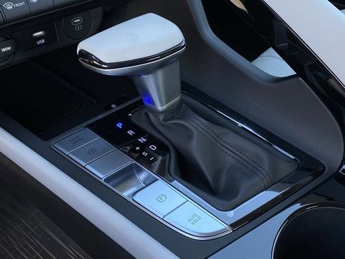 New 2025 Hyundai Elantra Limited image 25