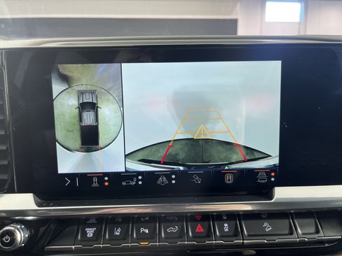 Used 2024 GMC Sierra 3500 SLE w/ SLE Value Package image 28