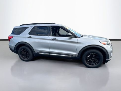 Used 2023 Ford Explorer XLT AWD/4WD image 8