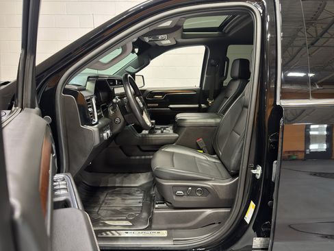 Used 2024 GMC Sierra 1500 Denali AWD/4WD image 19
