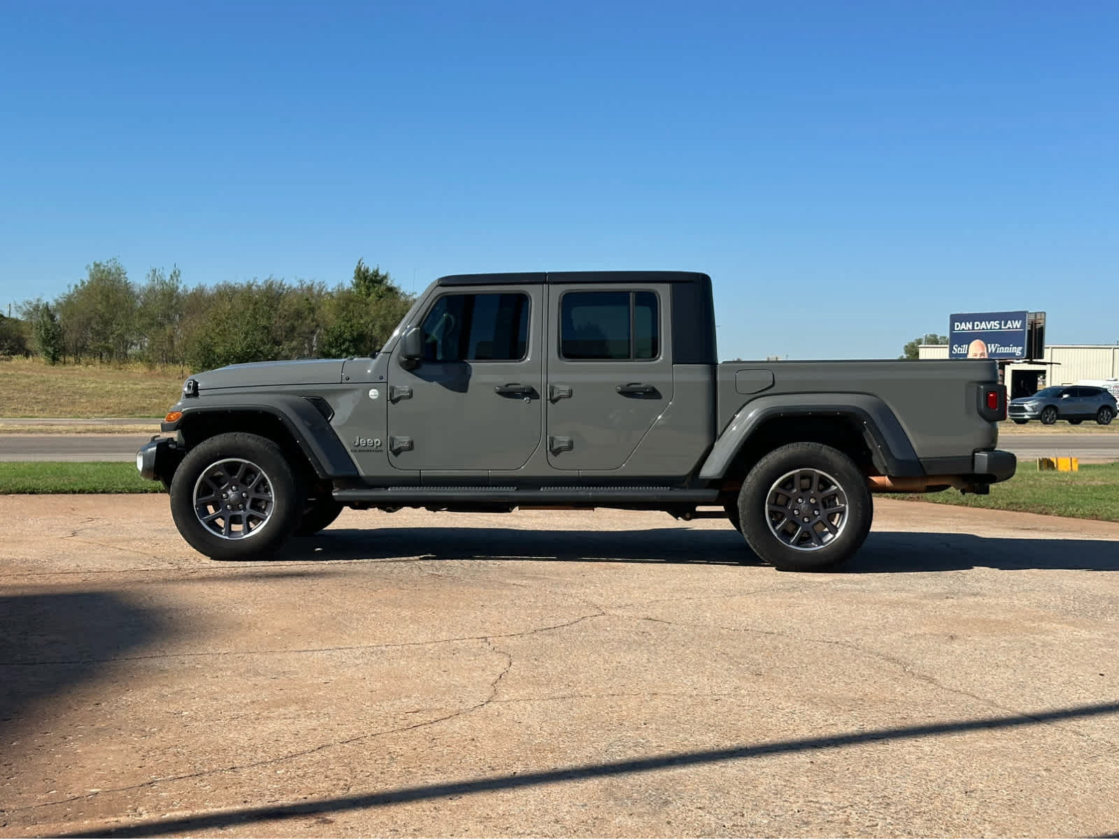 Used 2022 Jeep Gladiator Overland w/ Popular Equipment Package AWD/4WD image 6