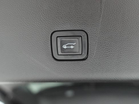 Used 2021 Chevrolet Traverse LT FWD image 7