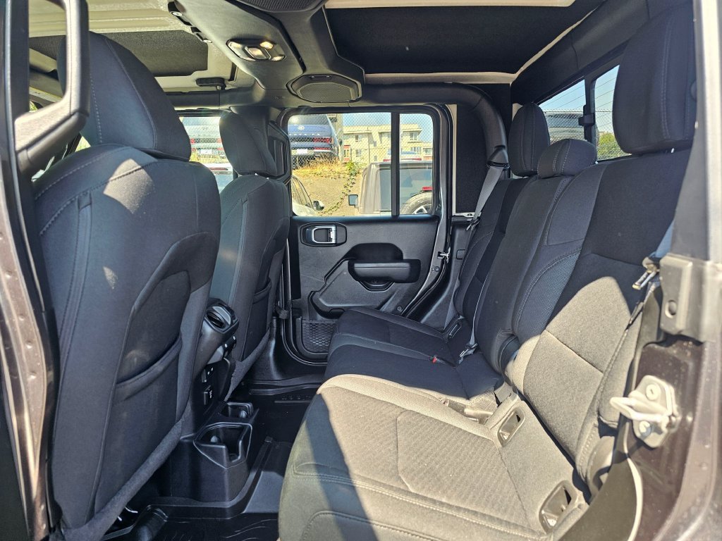 Used 2022 Jeep Gladiator Sport AWD/4WD image 17