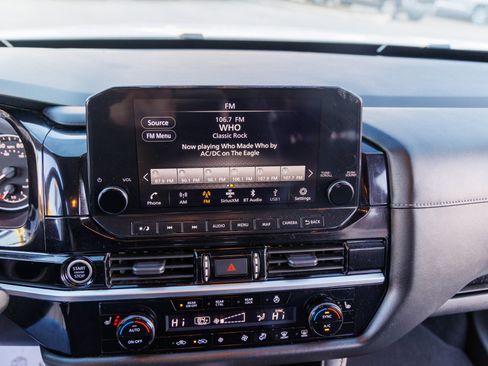 Used 2023 Nissan Pathfinder SL w/ Lighting Package (N92) image 30