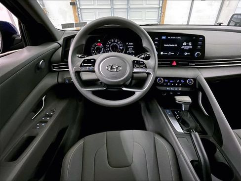 Used 2023 Hyundai Elantra SEL FWD image 5
