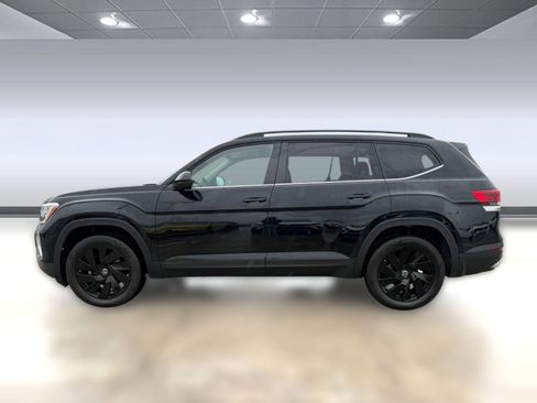 Certified 2026 Volkswagen Atlas SE w/ Black Wheel Package FWD image 2