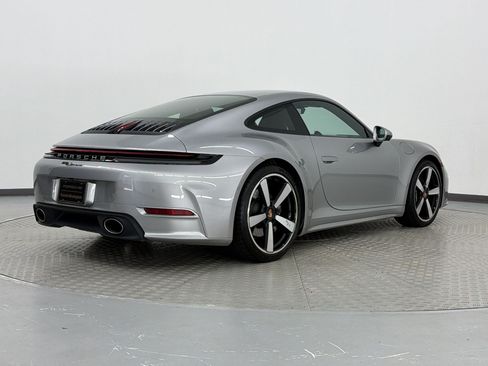 Certified 2025 Porsche 911 Carrera RWD image 9