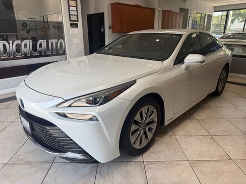 Used 2021 Toyota Mirai w/ Advanced Technology Package RWD image 3