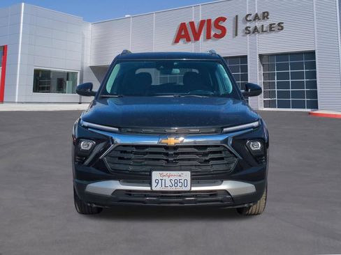 Used 2025 Chevrolet TrailBlazer LT AWD/4WD image 2