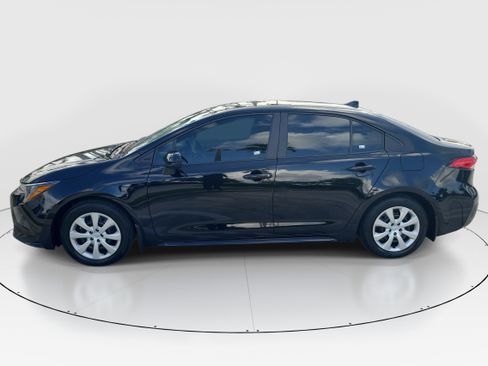 Used 2025 Toyota Corolla LE FWD image 4