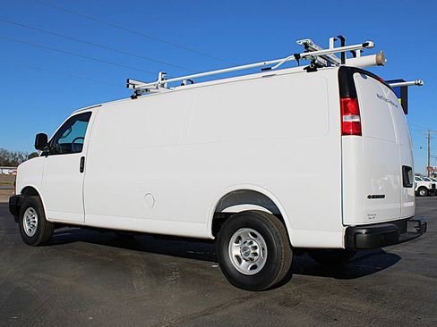 Used 2025 Chevrolet Express 2500 Extended w/ Communications Package image 4