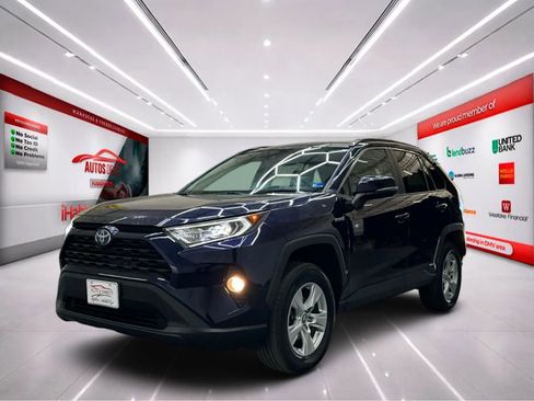 Used 2020 Toyota RAV4 XLE w/ Convenience Package image 4