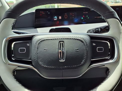 New 2026 Lincoln Navigator L Premier AWD/4WD image 9