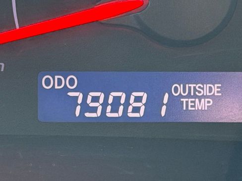 Used 2011 Toyota Camry LE image 16