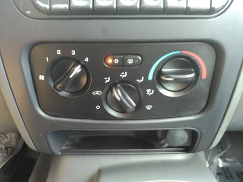 Used 2006 Jeep Liberty Sport RWD image 36