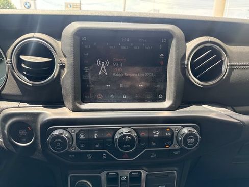 Used 2022 Jeep Wrangler Unlimited Sahara w/ LED Lighting Group AWD/4WD image 16