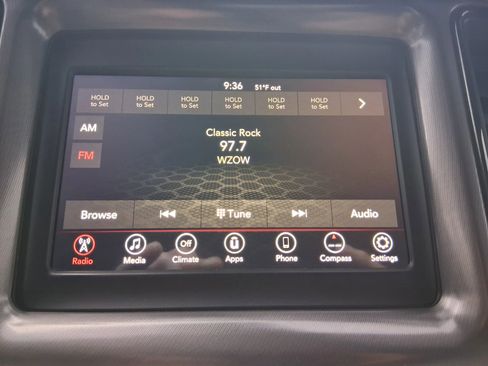 Used 2019 Dodge Challenger SXT image 18