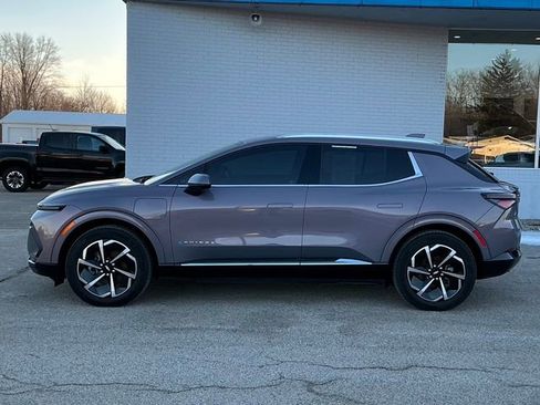 Used 2024 Chevrolet Equinox EV LT image 2