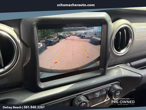 Used 2022 Jeep Wrangler Unlimited Sahara w/ LED Lighting Group AWD/4WD image 17