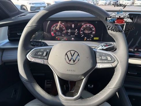 New 2026 Volkswagen Tiguan SE R-Line image 10