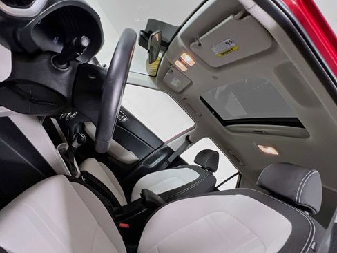 Certified 2024 Hyundai Venue SEL FWD image 22