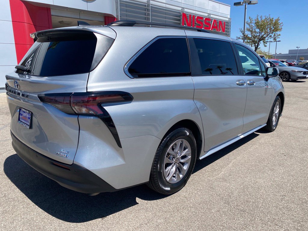 Used 2023 Toyota Sienna XLE FWD image 7