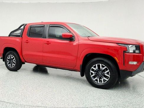 Used 2022 Nissan Frontier SV image 3