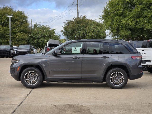 Certified 2022 Jeep Grand Cherokee Trailhawk AWD/4WD image 4