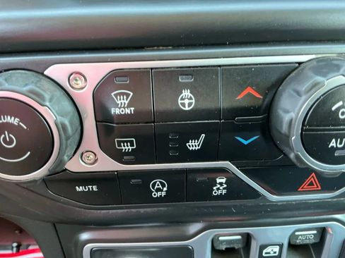 Used 2018 Jeep Wrangler Unlimited Sport S image 29