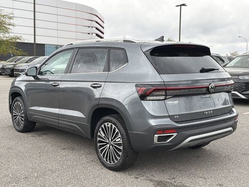 New 2026 Volkswagen Taos SE FWD image 3