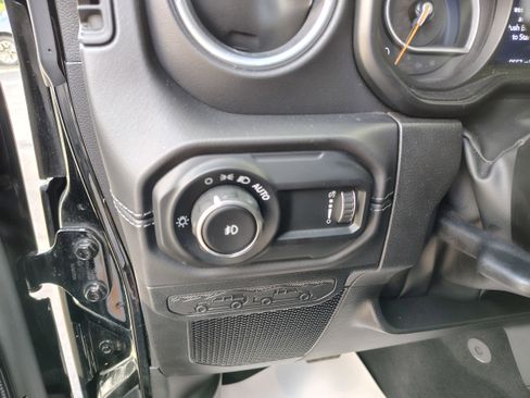 Used 2025 Jeep Wrangler Sahara w/ Safety Group image 27