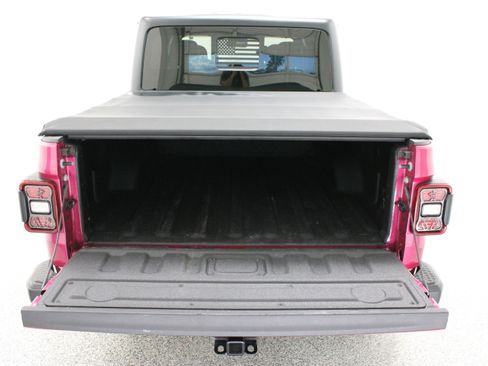 Used 2024 Jeep Gladiator Sport AWD/4WD image 9