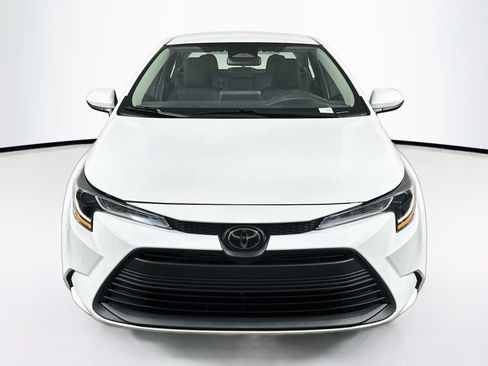 Used 2024 Toyota Corolla LE FWD image 2