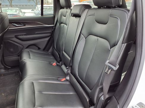 Used 2025 Jeep Grand Cherokee Limited image 8