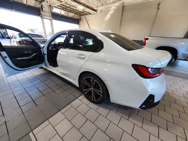 Used 2023 BMW M340i RWD image 5