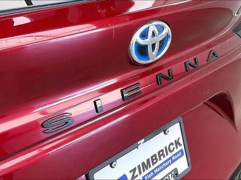 Used 2021 Toyota Sienna XSE w/ XSE Plus Package AWD/4WD image 9