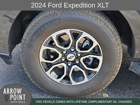 Used 2024 Ford Expedition XLT image 16