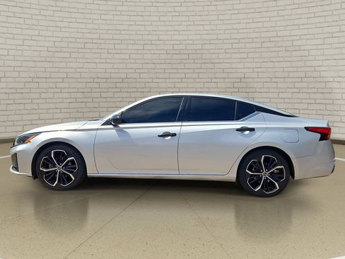 Used 2023 Nissan Altima 2.5 SR FWD image 8